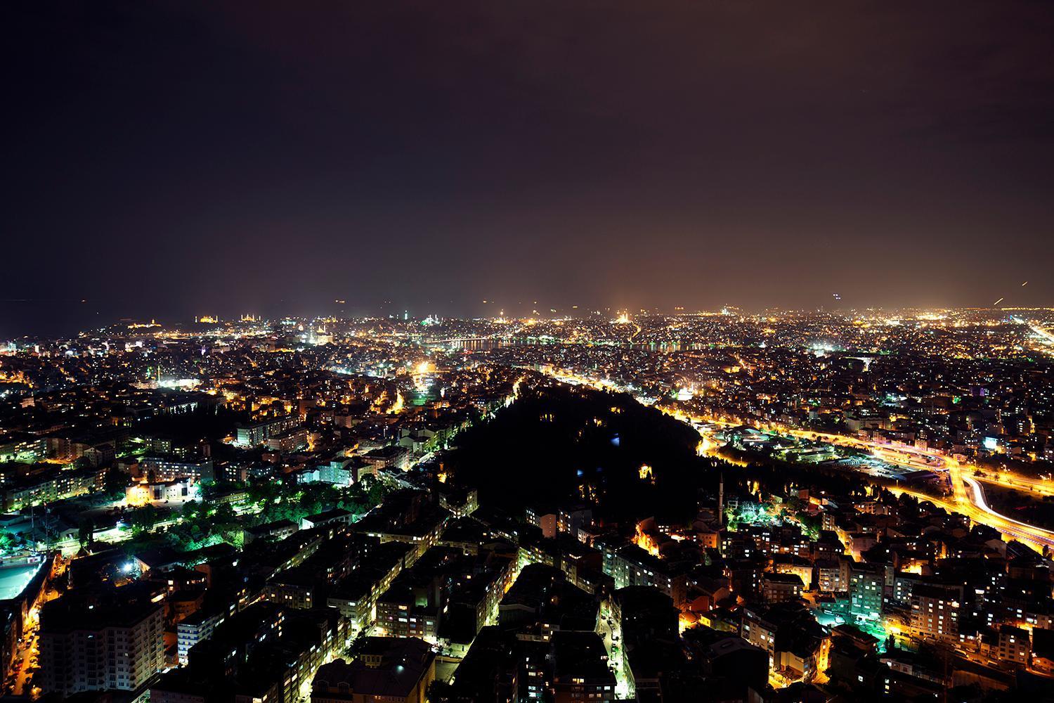 Fraser Place Anthill Стамбул Екстер'єр фото Athens at night